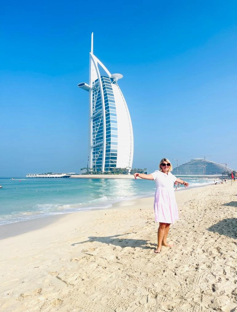 Nadia-Dubai-Background